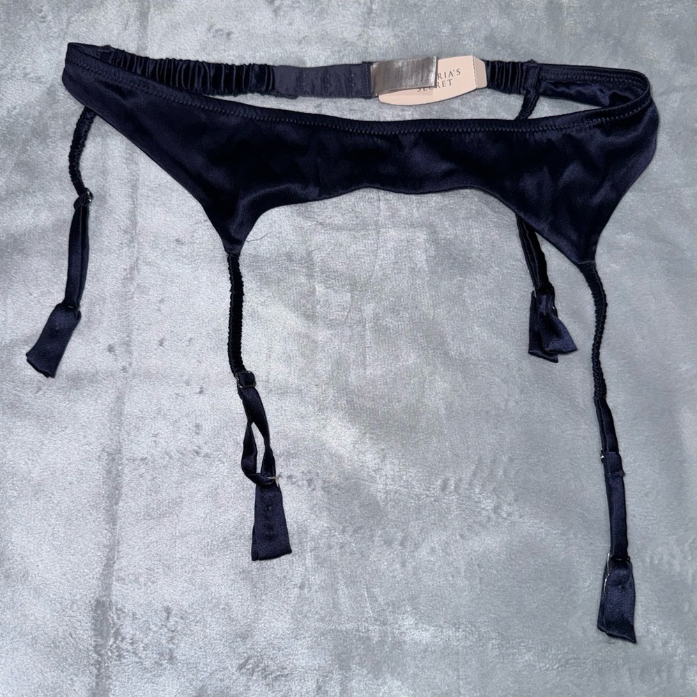 VICTORIA’S SECRET NAVY SILK GARTER BELT Size Small NWT